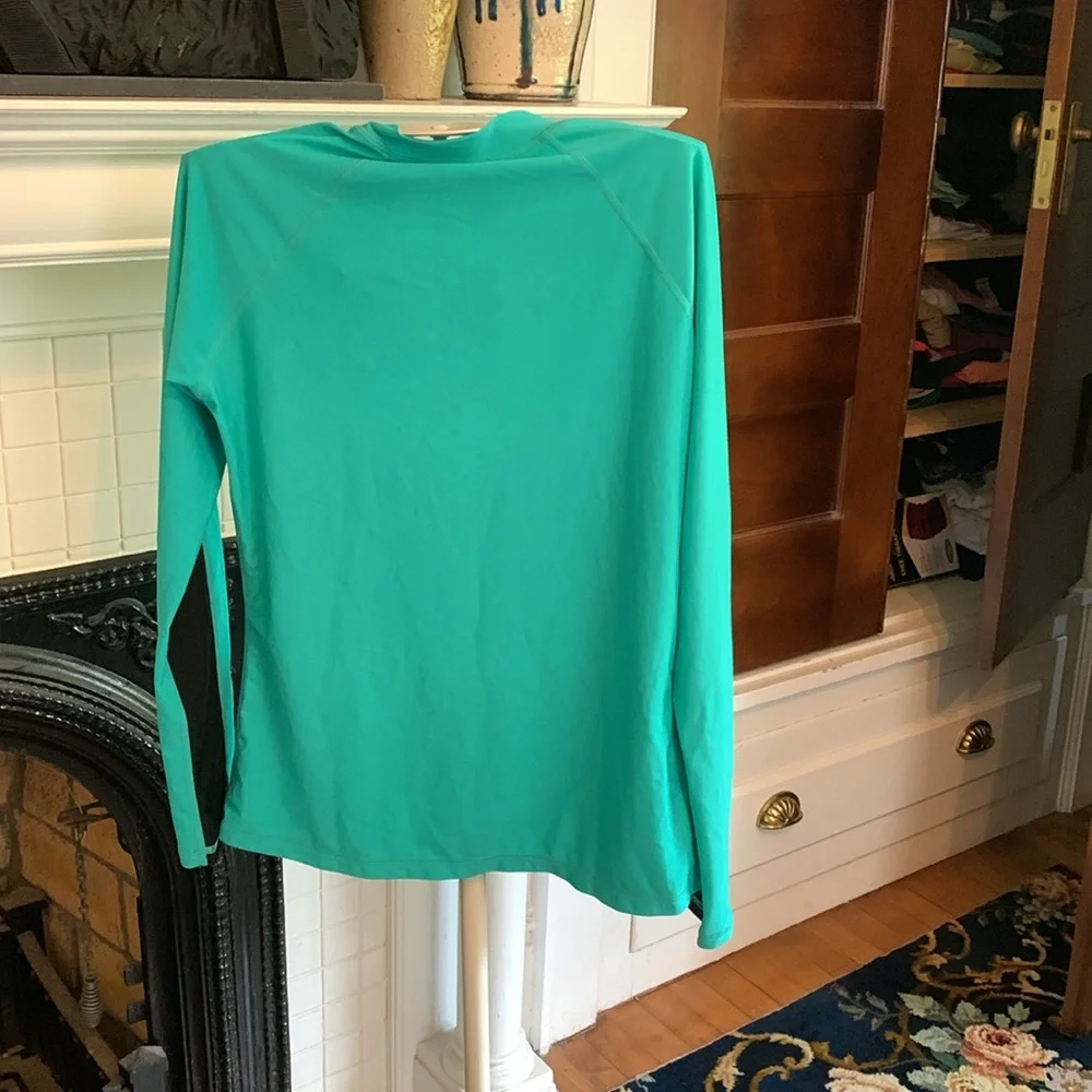 Attract Spirts long sleeve‎ swim top w/rashguard. Retail 50. NWT